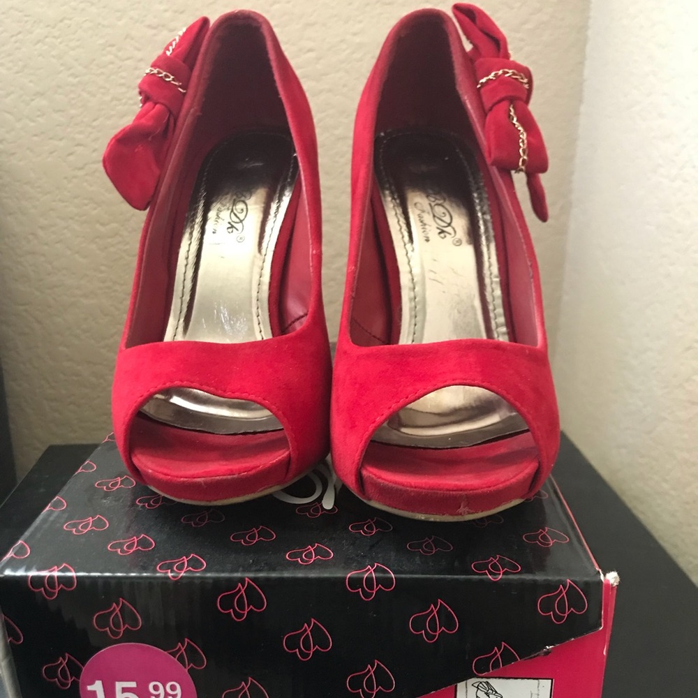 Red Lillie Velvet Heels by DbDk Fashion Size 7 - Picture 1 of 7